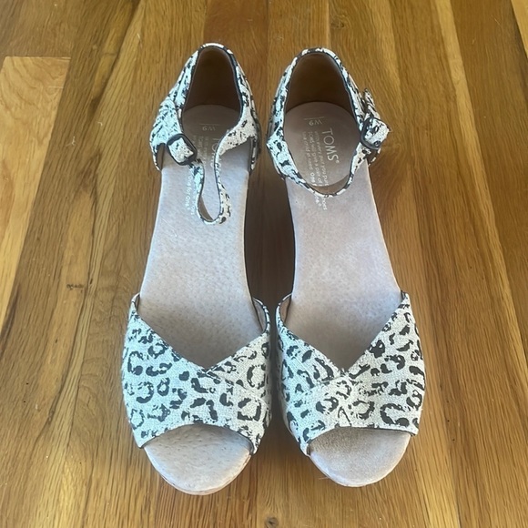 Toms Cheetah Print Wedge Sandals Size 9 - Picture 1 of 4